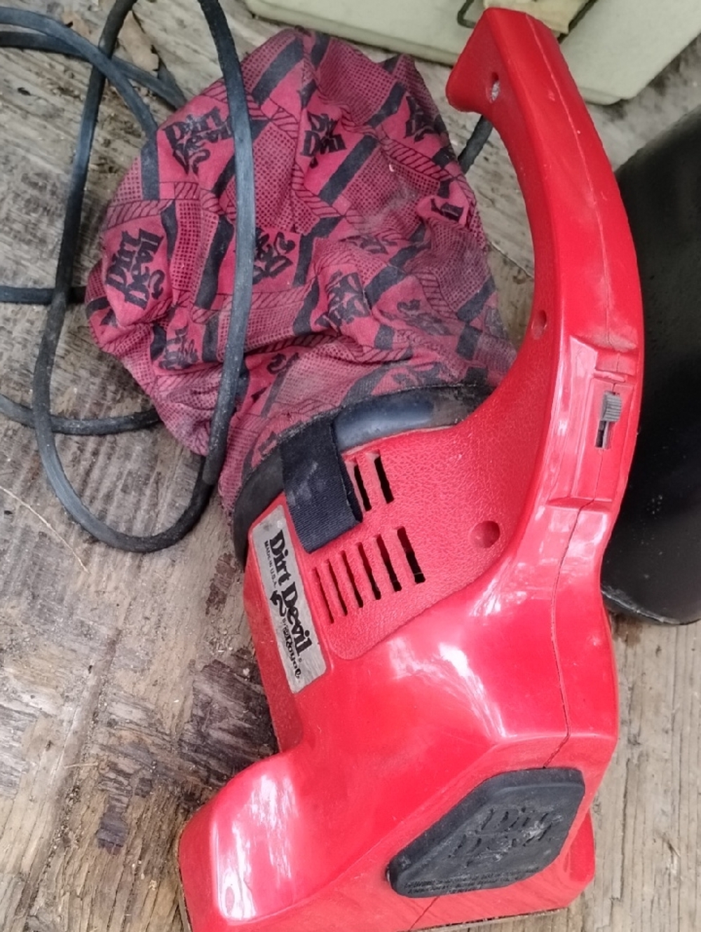 Dirt Devil Red Handheld Vacuum Cleaner